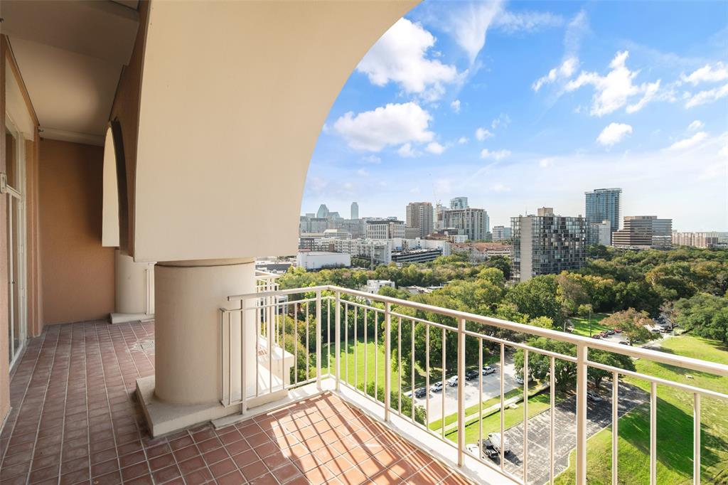 Mansion Residence - Residential