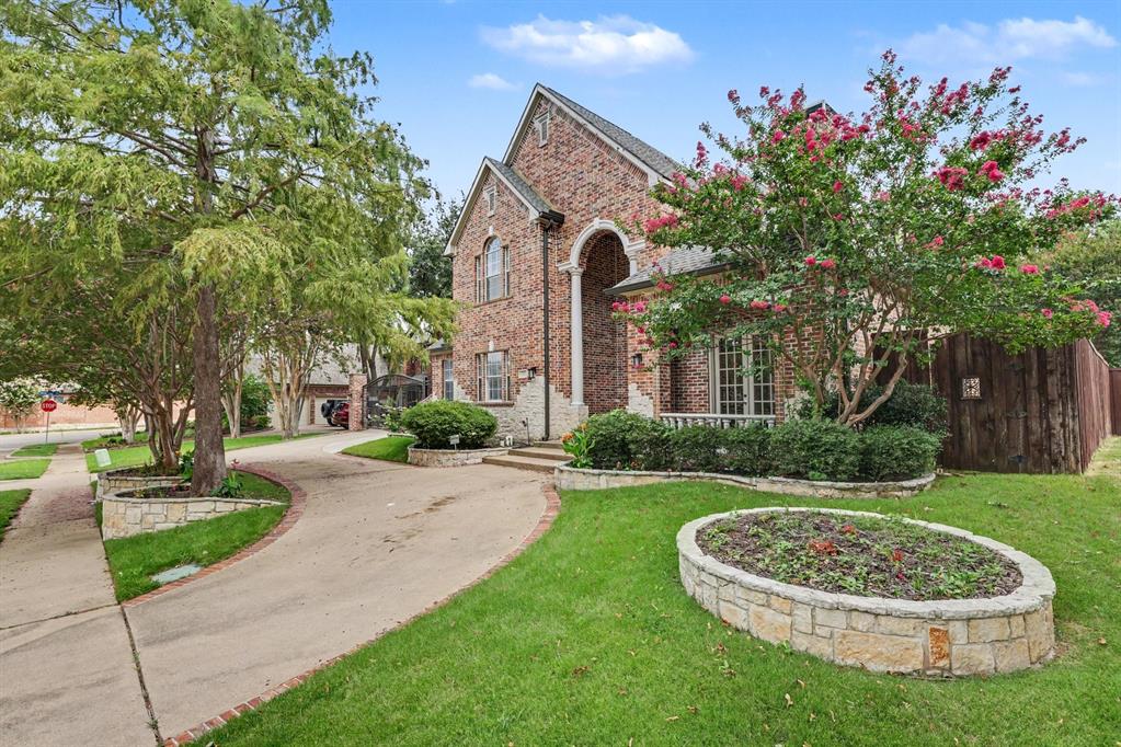 195 Chaucer Court