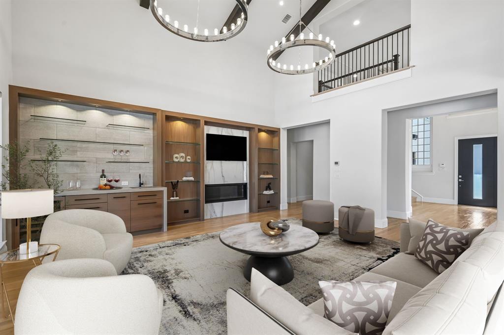 4214 Longwood Drive