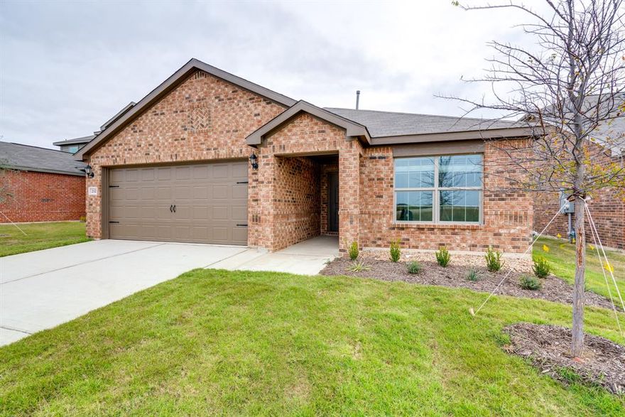 Charming and spacious 3 bedroom 2 bath home. Open concept kitchen with granite countertops and stainless steel appliances. Refrigerator included.Master has large walk in closet and oversized shower. Home is a must see. $45non-refundable application fee for anyone over 18. $1750 deposit.  $500 non-refundable pet fee. Pets will be allowed after Landlord's review.
Quick easy access to I-45.