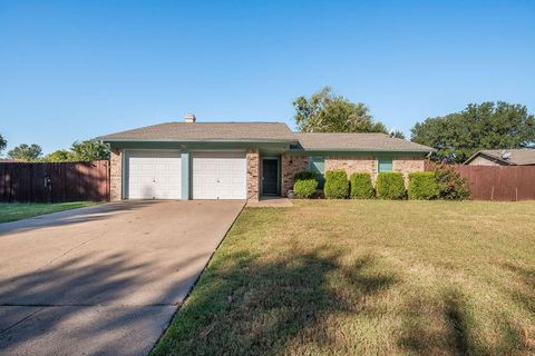 1108 Briar Court Benbrook TX 76126