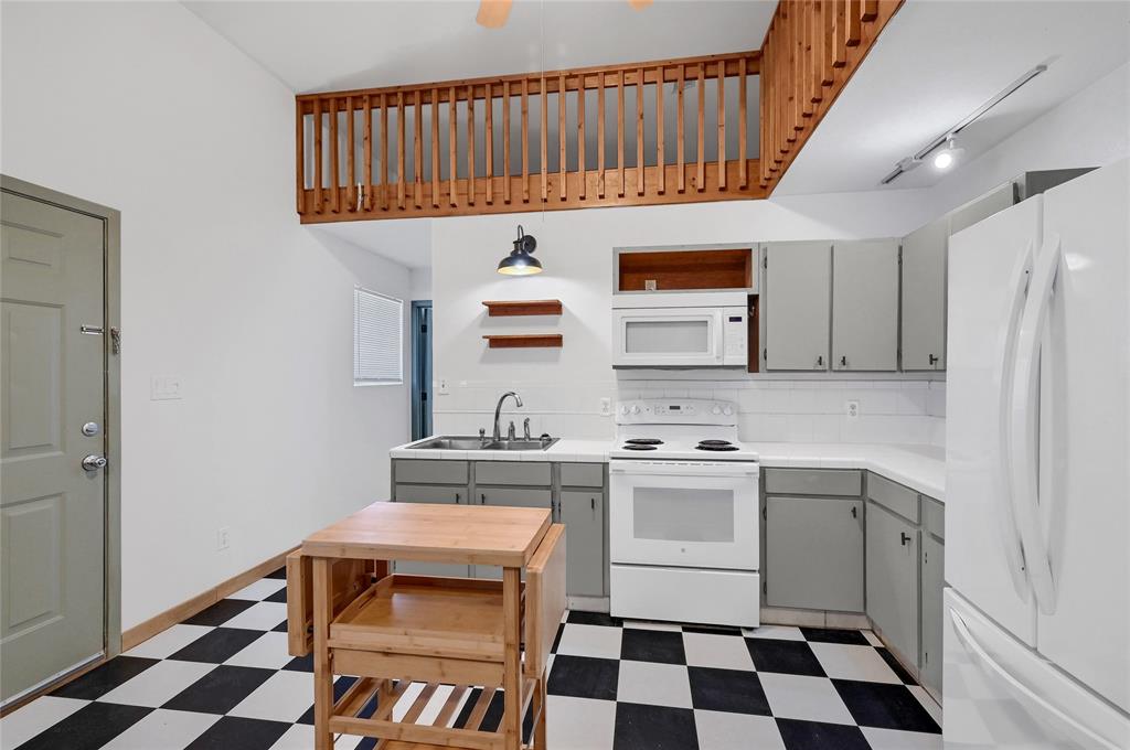 RIDGECREST - Residential Lease