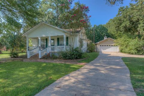 Photo of 3725 Old Mooringsport Road, Shreveport, LA 71107 (MLS # 21091832)