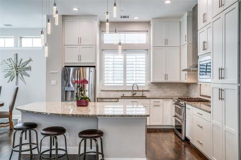 731 Spanish Oaks Place Dallas TX 75204