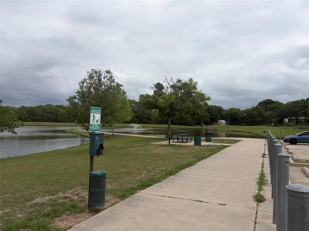 1827 Whitecliff Drive