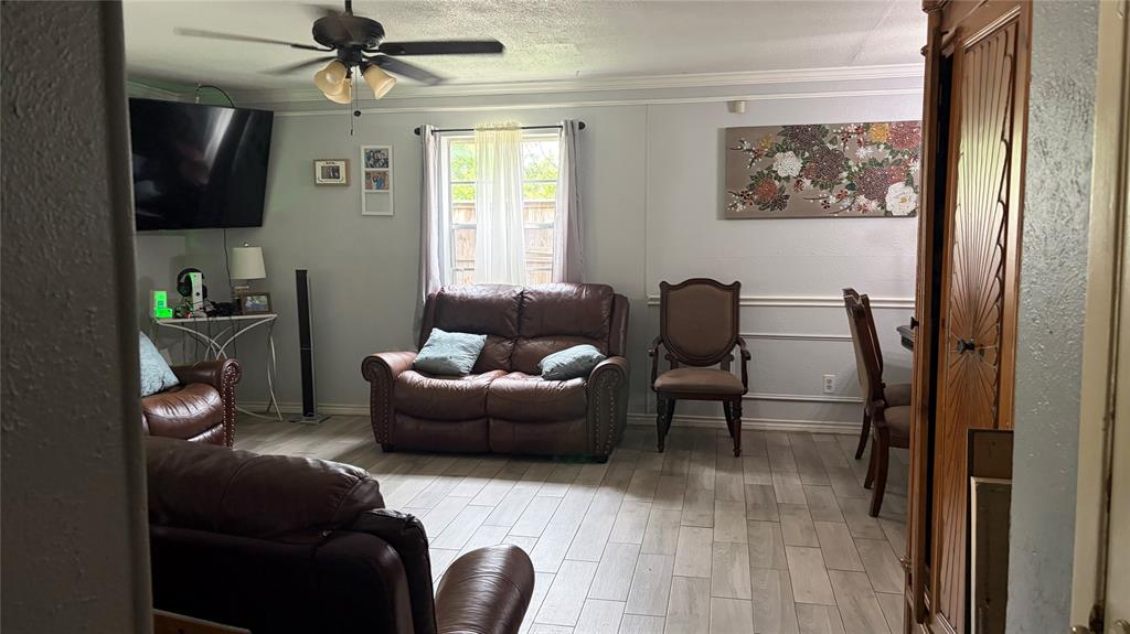 1827 Whitecliff Drive