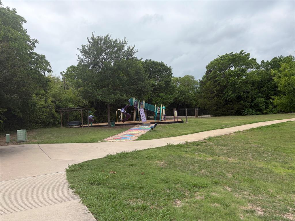 1827 Whitecliff Drive