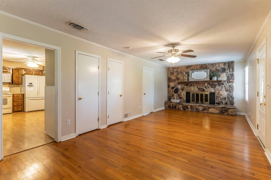 2710 Mineral Wells Highway