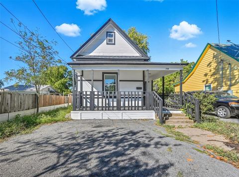 Photo of 728 S Elm Street, Sherman, TX 75090 (MLS # 21164420)