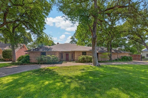 Photo of 3520 Elm Creek Court, Fort Worth, TX 76109 (MLS # 21401893)