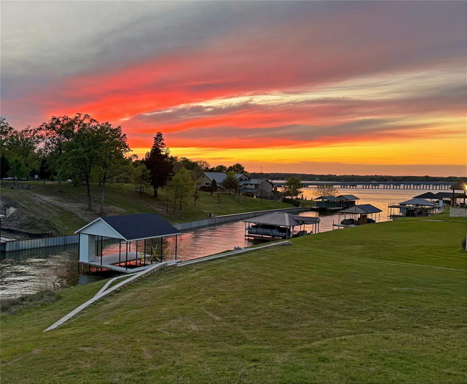 5523 Lakeshore Court