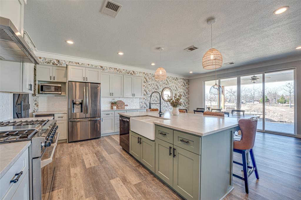 5523 Lakeshore Court