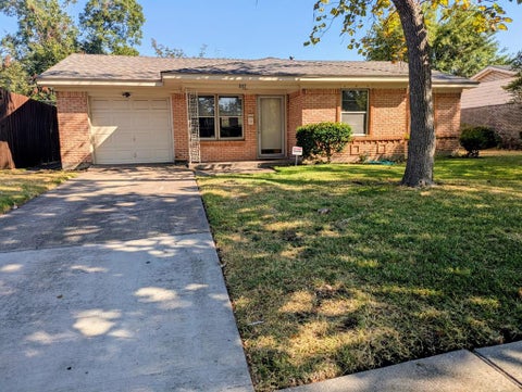 Photo of 517 E Tyler Street, Richardson, TX 75081 (MLS # 21393243)