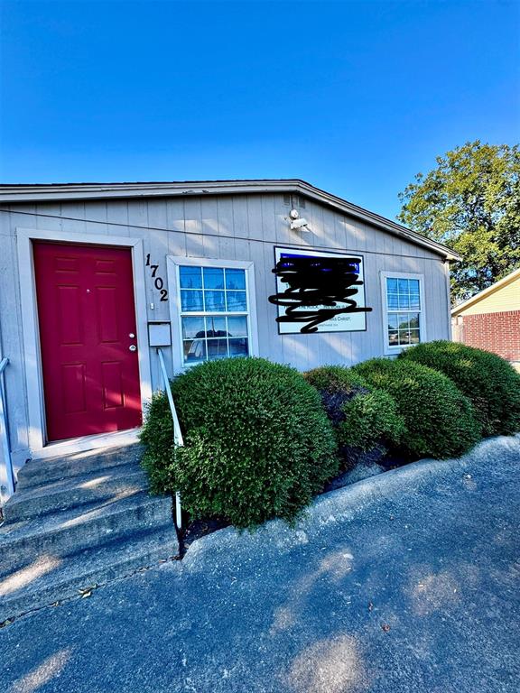 Woolen Mills Add - Commercial Lease