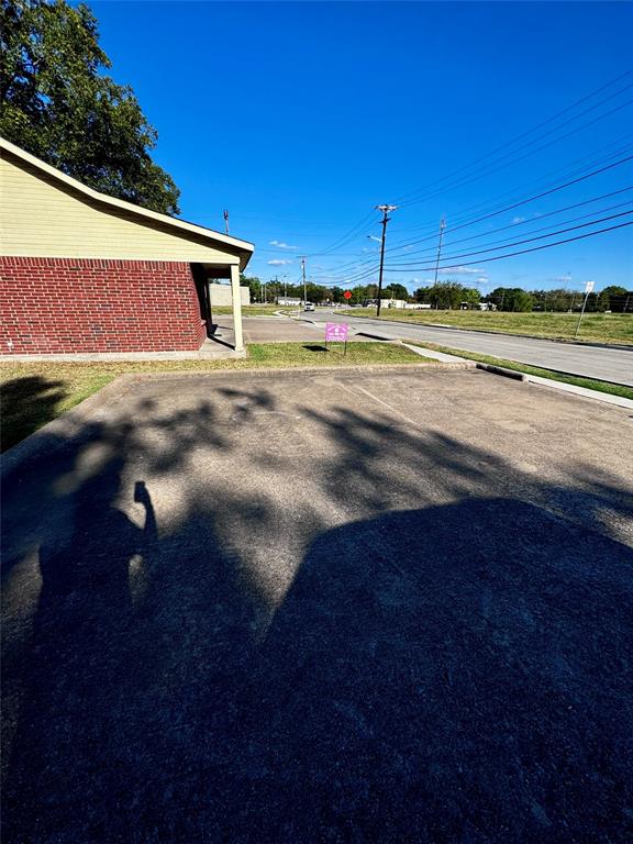 Woolen Mills Add - Commercial Lease