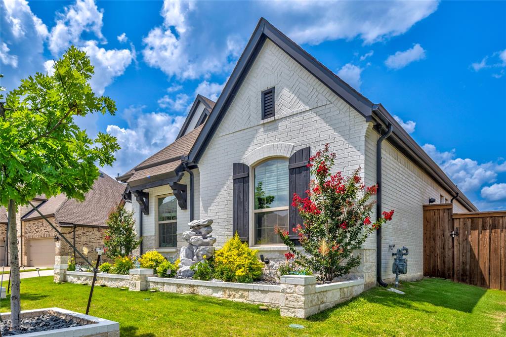 2806 Garrett Drive