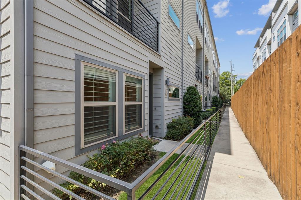 ROSELAND CONDOMINIUM - Residential Lease