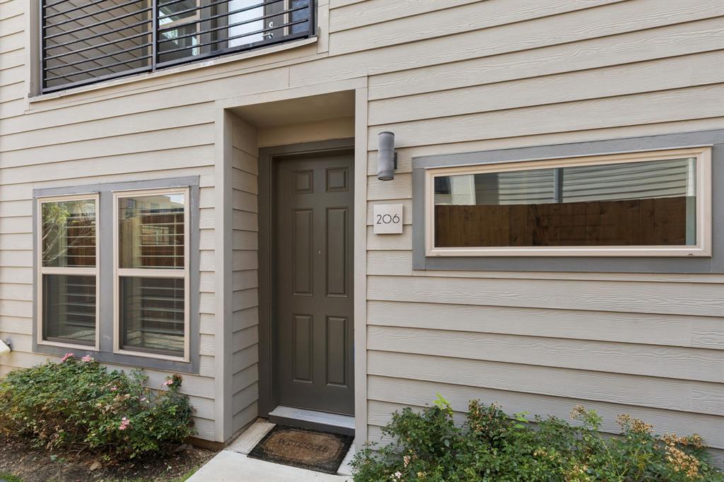 ROSELAND CONDOMINIUM - Residential Lease