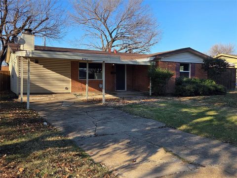 Photo of 2721 Blue Ridge Drive, Mesquite, TX 75150 (MLS # 21136894)