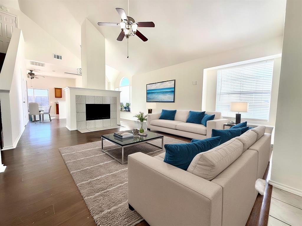 2210 Oleander Way