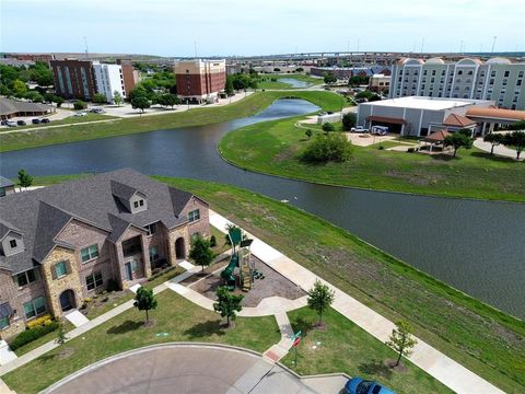 Photo of 695 Vista Del Lago Drive, Lewisville, TX 75067 (MLS # 21224089)