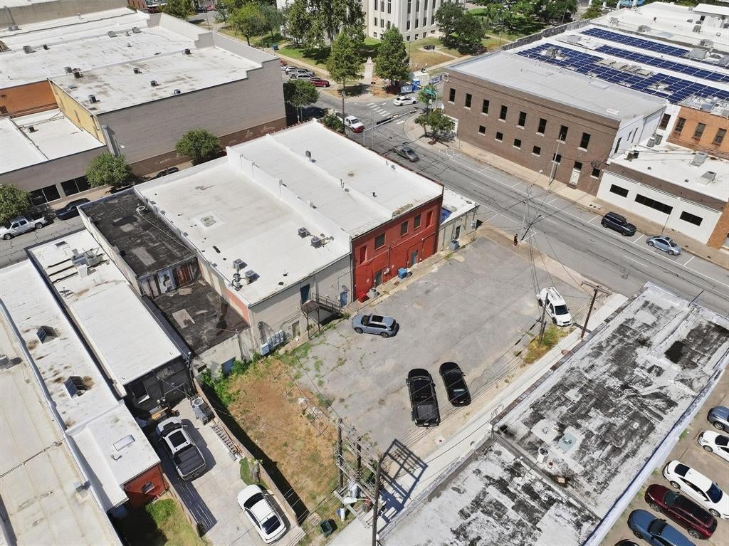 207 S Travis Street 207-20