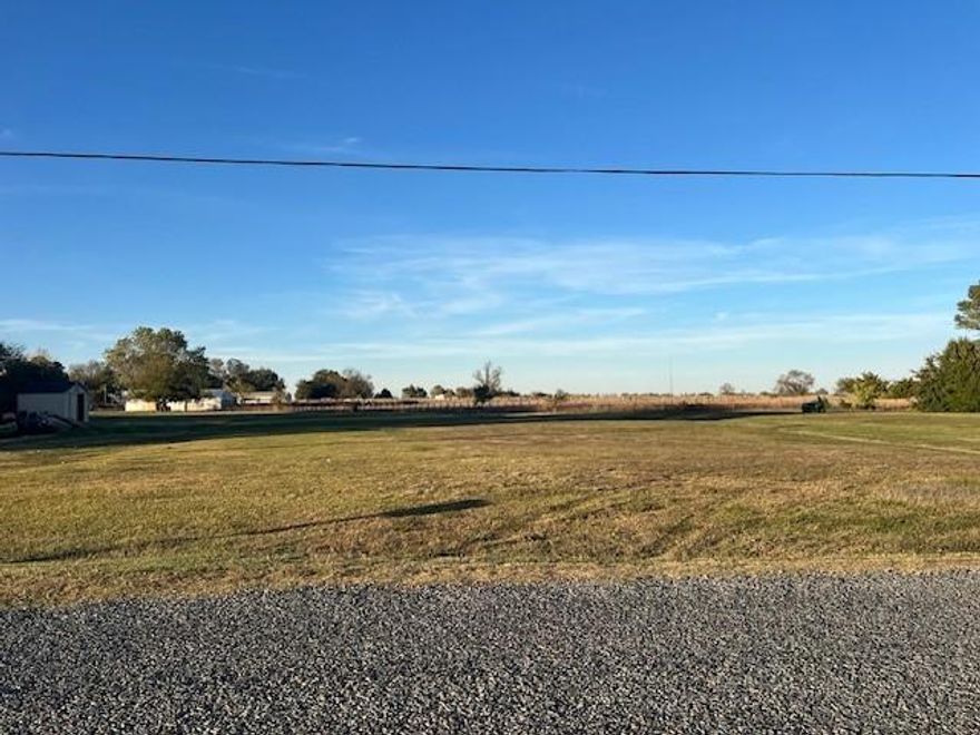 Dreaming of a little more space for your future home? This .429-acre lot in Whitesboro could be exactly what you’ve been waiting for. With room to spread out and peaceful views that back up to open pasture, it’s an ideal spot to build the home, and life you’ve been planning. You’ll enjoy that quiet country setting while still being close to Hwy 377 and Hwy 82 for an easy commute and access to town conveniences. It’s the kind of place where neighbors still wave, evenings are quiet, and your dream home plans finally take shape.
Subject to plat approval.