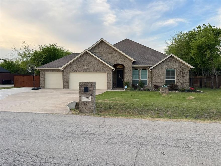 Discover the perfect blend of comfort and freedom in this beautiful 3-bedroom, 2-bath home with a spacious 3-car garage, ideally located outside the city limits in the highly sought-after Aledo ISD. Situated in Pyramid Acres with no restrictions, this property offers incredible flexibility for your lifestyle.
Step inside to find a large, inviting kitchen featuring an island and granite countertops—perfect for entertaining or everyday living. A dedicated office provides the ideal space for working from home or managing daily tasks. The home also boasts a generously sized primary retreat, offering a private escape to relax and unwind.  This property is a rare opportunity to enjoy peaceful living without sacrificing convenience. Don’t miss your chance to make it yours! SEEKING SERIOUS BUYER'S WITH A FULL APPROVAL!