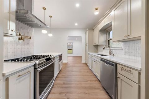 Tiny photo for 2317 Gibbs Williams Circle, Dallas, TX 75224 (MLS # 21206428)