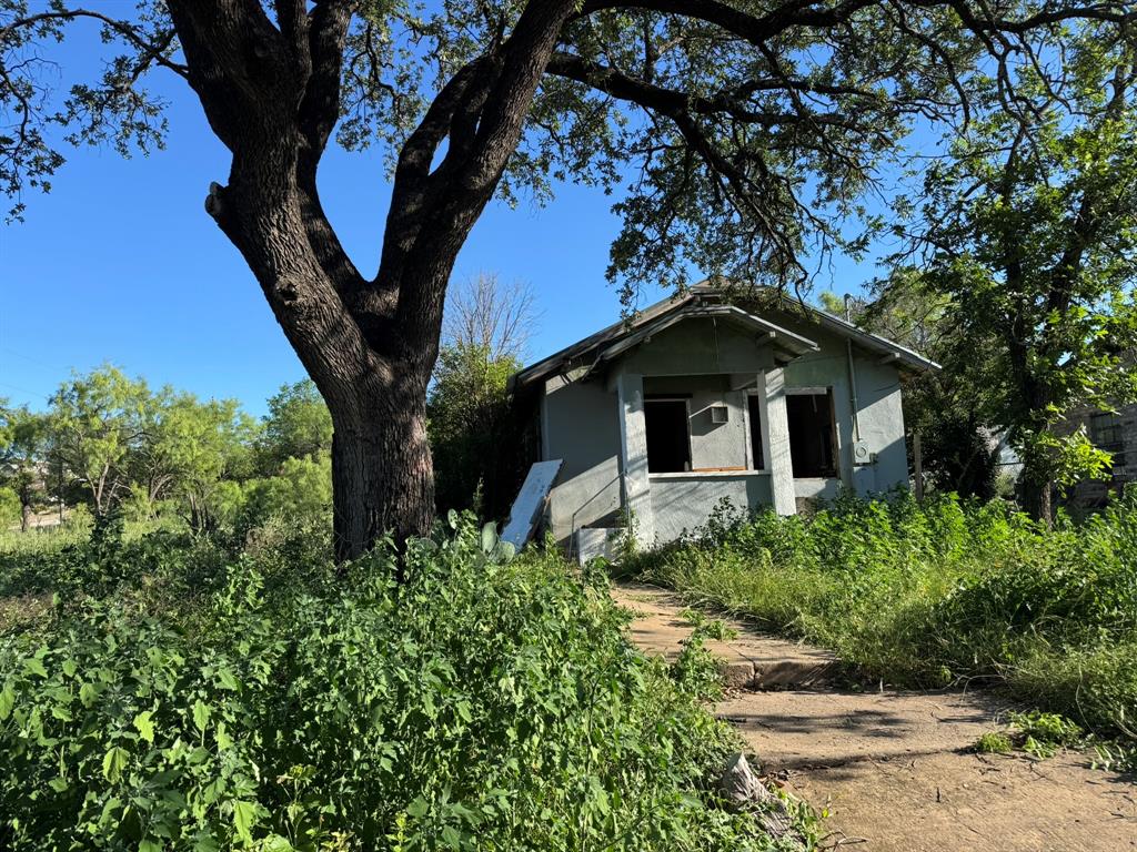 703 W 2nd Street