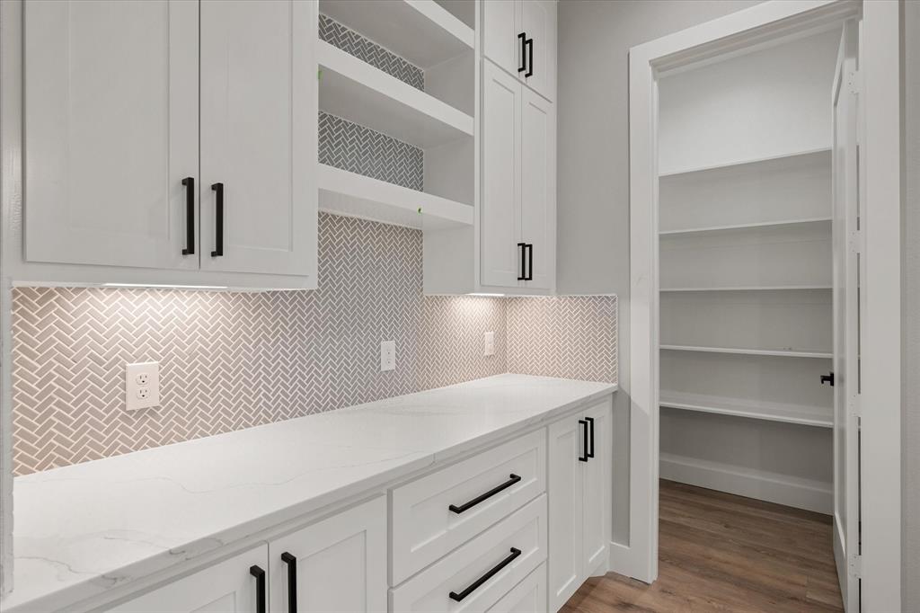 SOUTHGATE MANOR - Residential