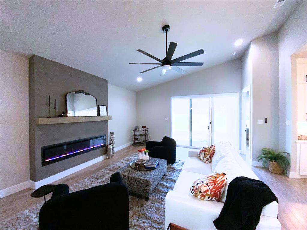 SOUTHGATE MANOR - Residential