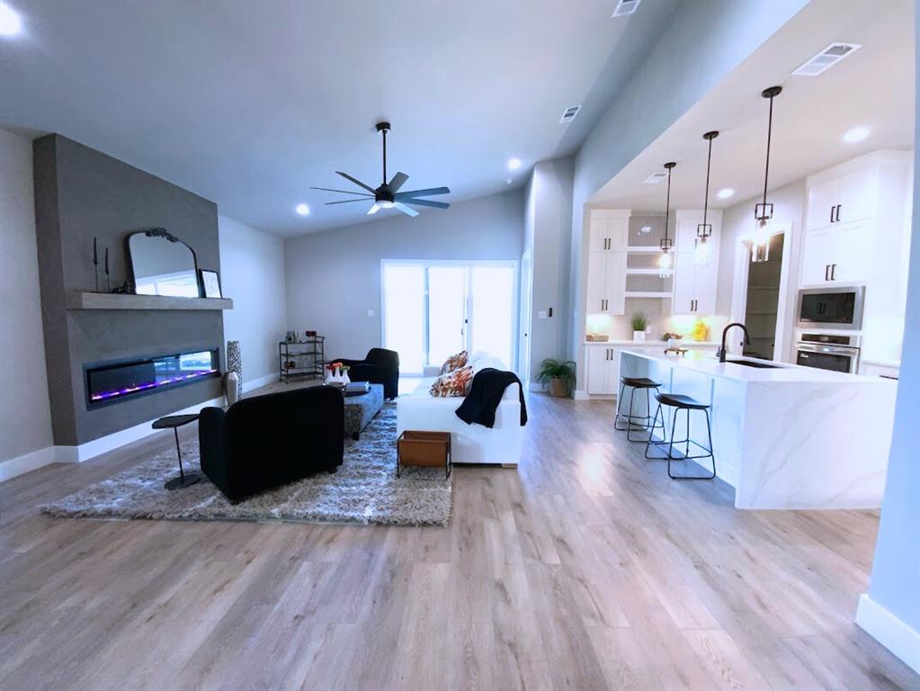 SOUTHGATE MANOR - Residential