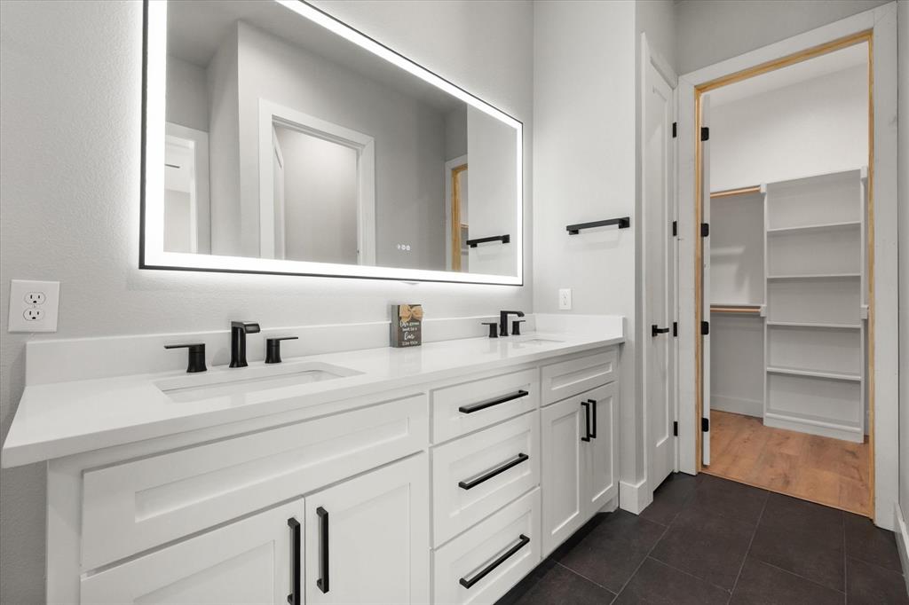 SOUTHGATE MANOR - Residential