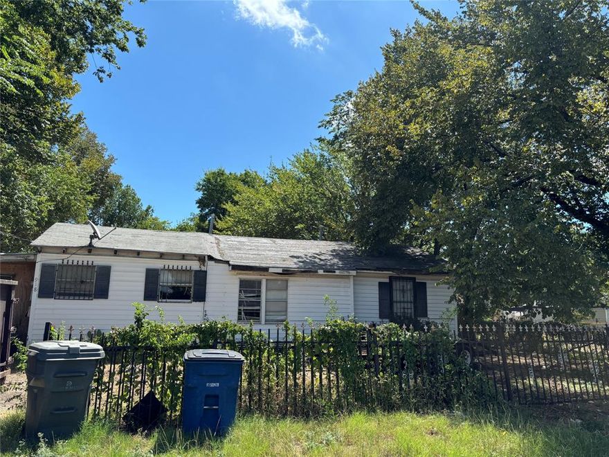 Calling all investors and Flippers 6 bed 2 bath! Tax rolls reflect a smaller Square footage. If your buyer is looking for a fix and flip, remodel to rent, or an affordable home for you and your family, look no further you have found the perfect property. Needs a full rehab. Huge back yard with an estimated Lot Sq Ft of 10,559 with plenty of outdoor space for gardening, entertaining, or future expansion. Utilities are off.