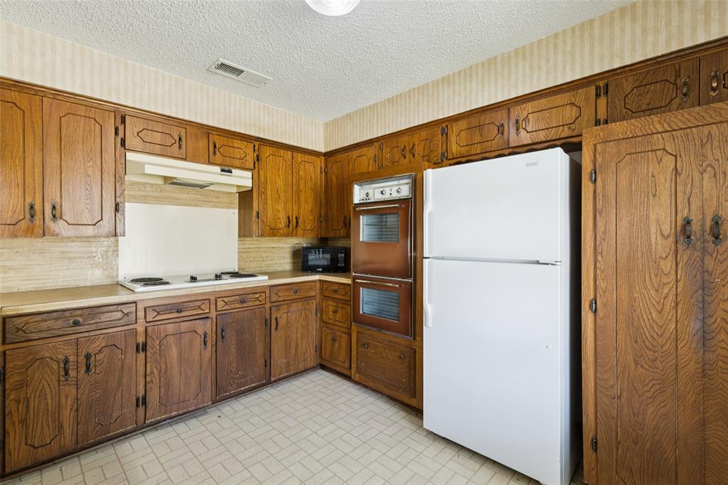 Wylwood Estates Second Instl - Residential