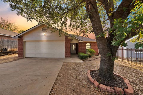 Photo of 2961 Roosevelt Avenue, Fort Worth, TX 76106 (MLS # 21371594)