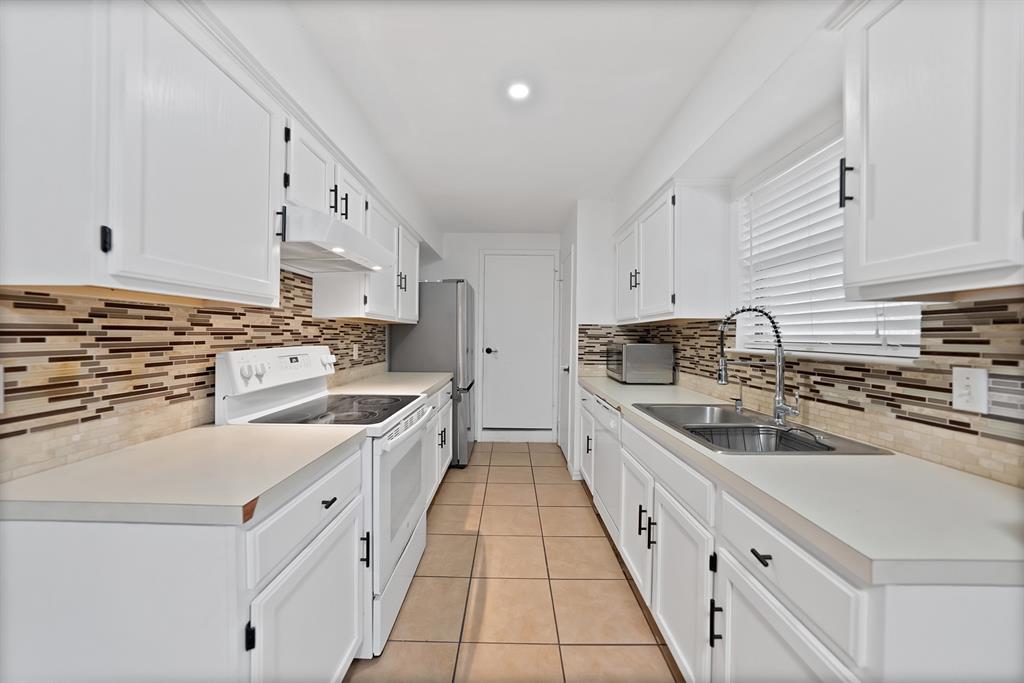2961 Roosevelt Avenue
