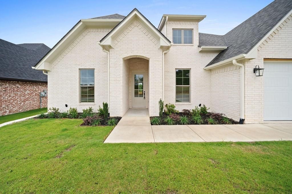 Photo of 15087 Tilley Springs Cv, Tyler, TX 75703 (MLS # 21278962)