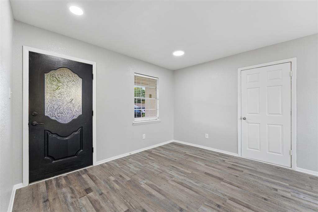 910 Royal Crest Drive