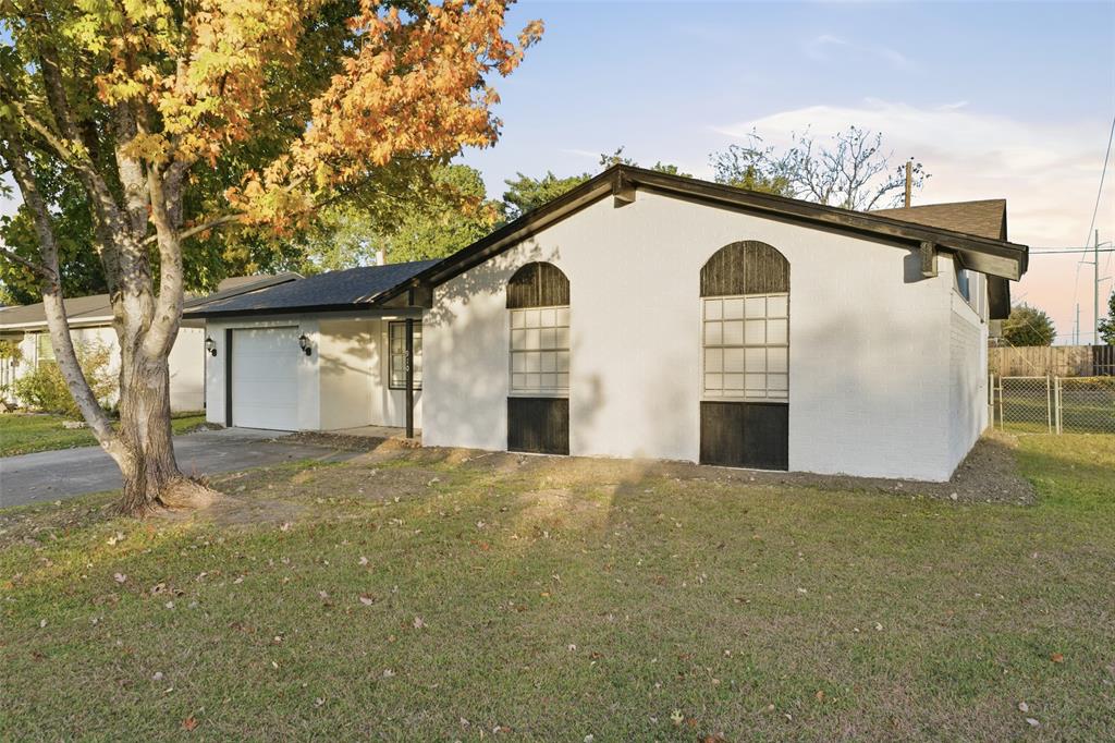 910 Royal Crest Drive