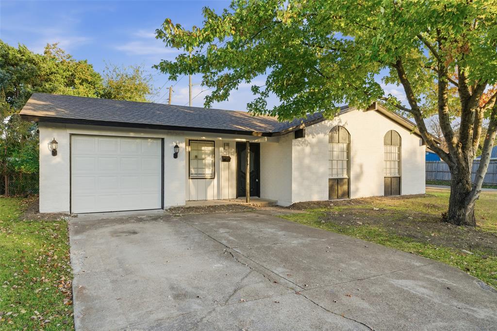 910 Royal Crest Drive