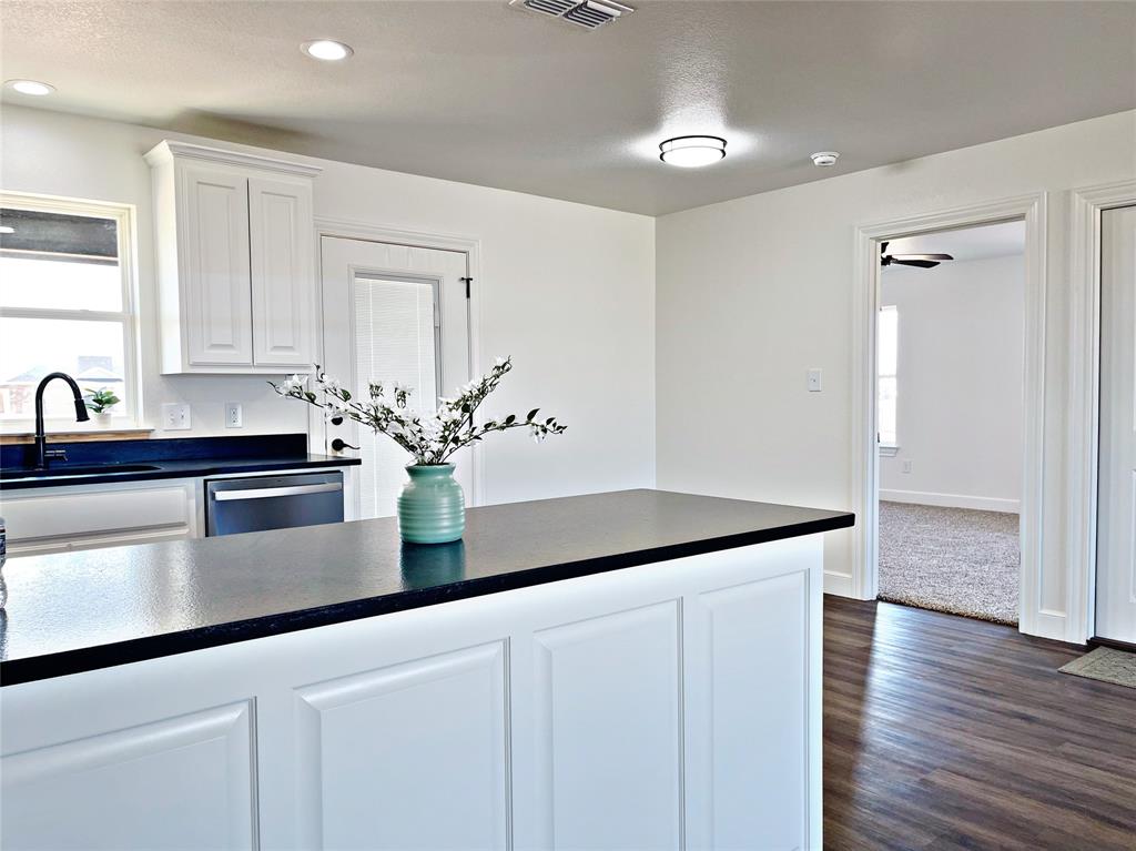 Photo 6 of 38 of 1824 Bandolero Road house