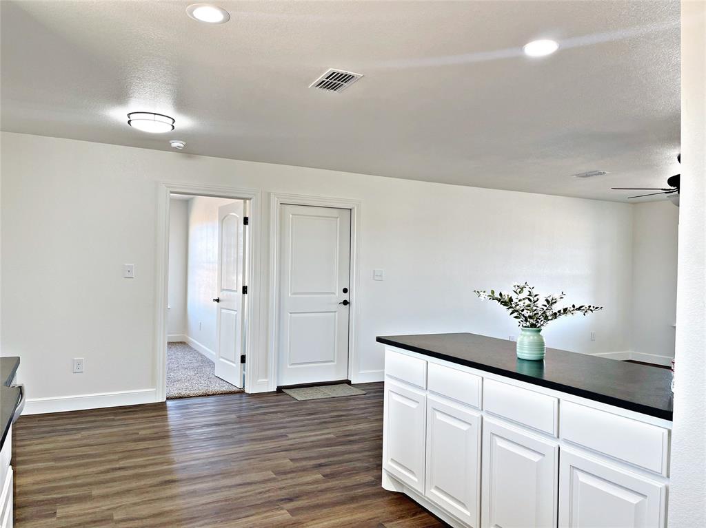 Photo 5 of 38 of 1824 Bandolero Road house