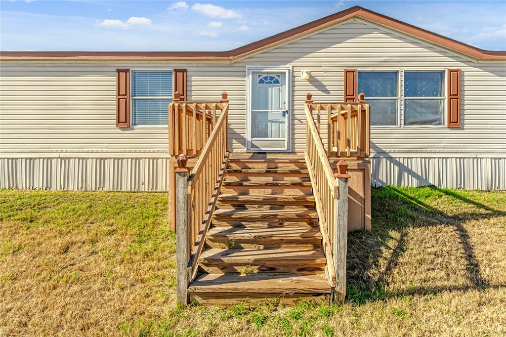 Springtown, Texas 76082, United States, 4 Bedrooms Bedrooms, ,2 BathroomsBathrooms,Residential,Pending,23272