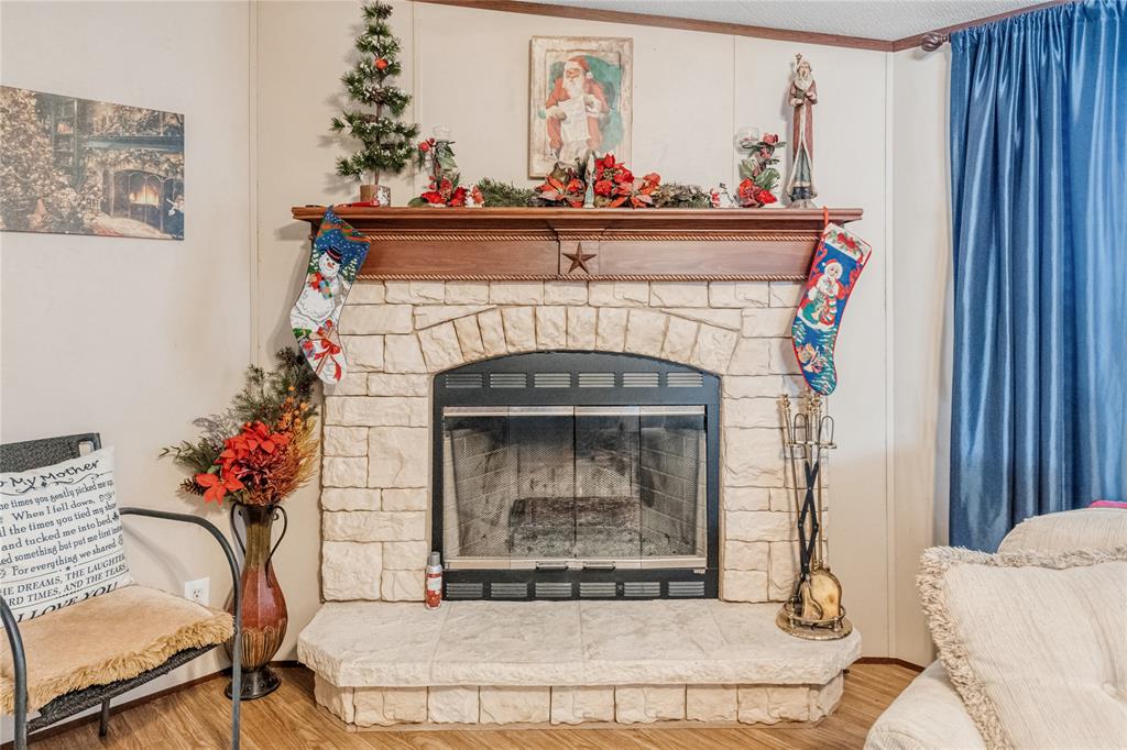 Springtown, Texas 76082, United States, 4 Bedrooms Bedrooms, ,2 BathroomsBathrooms,Residential,Pending,23272