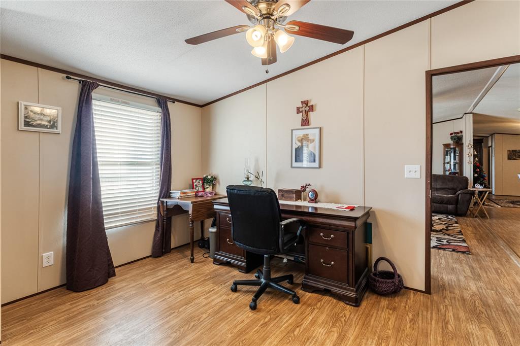 Springtown, Texas 76082, United States, 4 Bedrooms Bedrooms, ,2 BathroomsBathrooms,Residential,Pending,23272