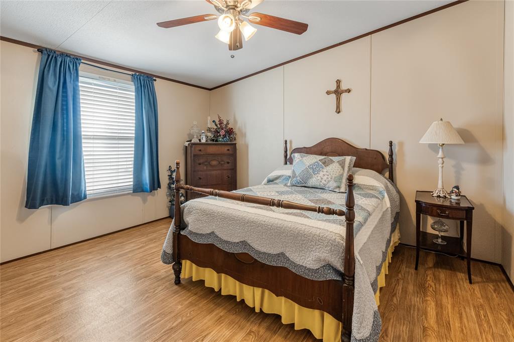 Springtown, Texas 76082, United States, 4 Bedrooms Bedrooms, ,2 BathroomsBathrooms,Residential,Pending,23272