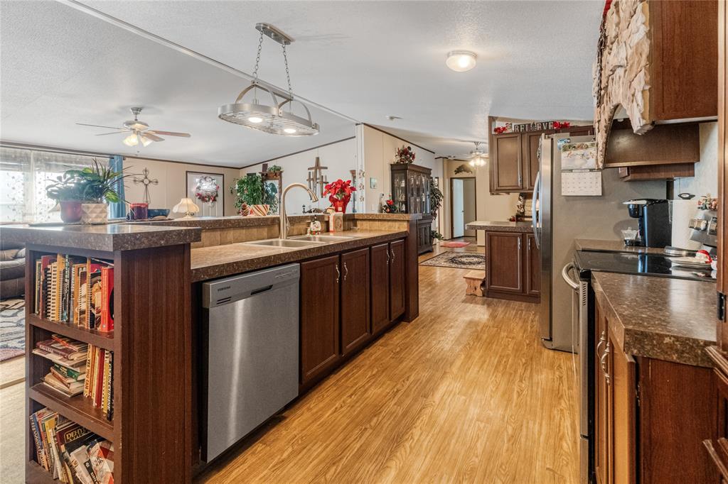 Springtown, Texas 76082, United States, 4 Bedrooms Bedrooms, ,2 BathroomsBathrooms,Residential,Pending,23272