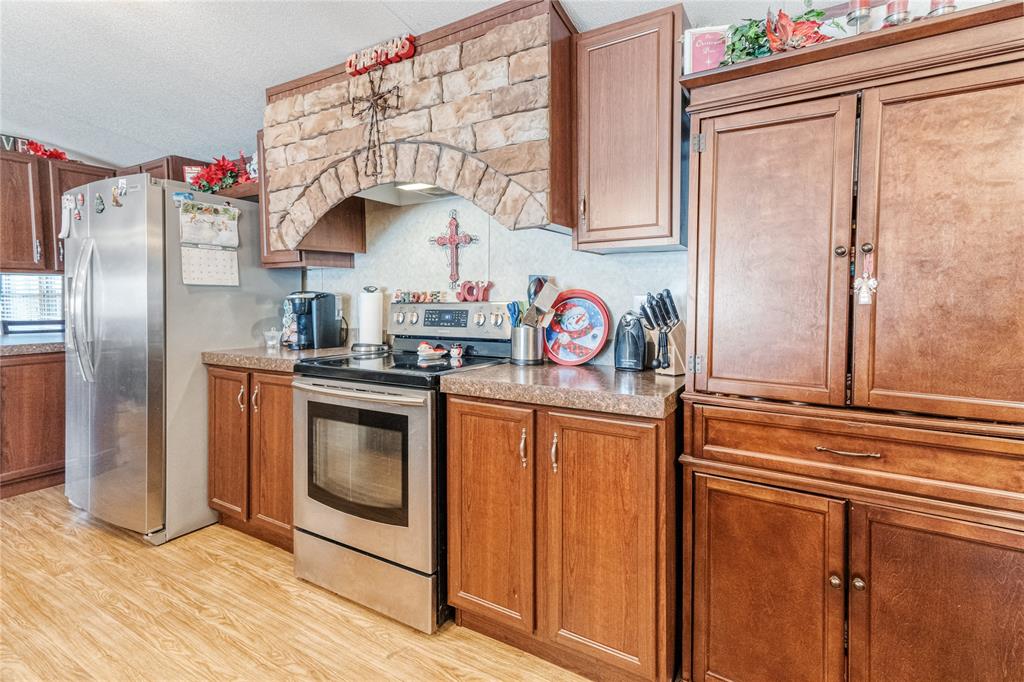 Springtown, Texas 76082, United States, 4 Bedrooms Bedrooms, ,2 BathroomsBathrooms,Residential,Pending,23272